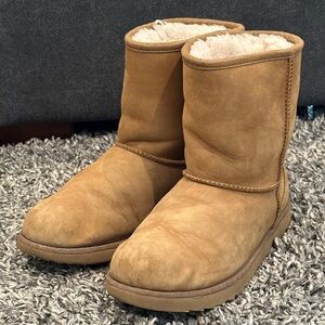 UGG CLASSIC MINI II Women's Shoes Sheepskin Ankle Boots brown size 5